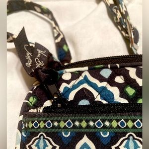 Authentic Vera Bradley Retired “Ink Blue” small triple zippered crossbody! EUC!